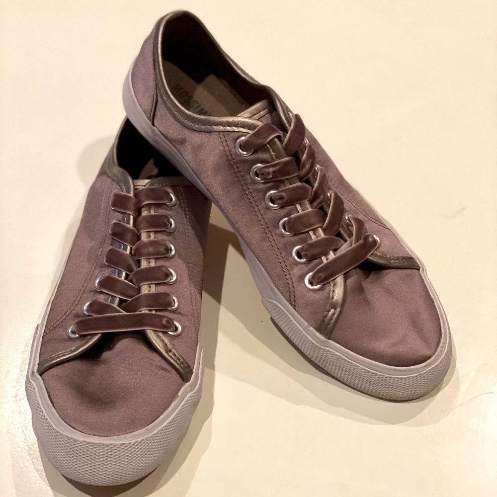 VGUC SZ 6 WOMEN’S SNEAKERS